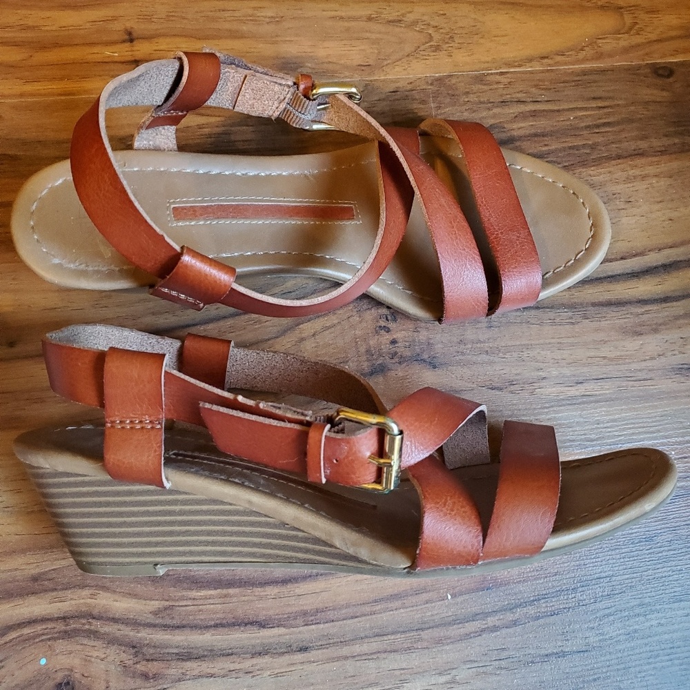 Camel slingback strappy sandals.